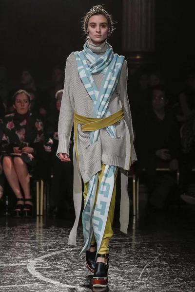 Look 11